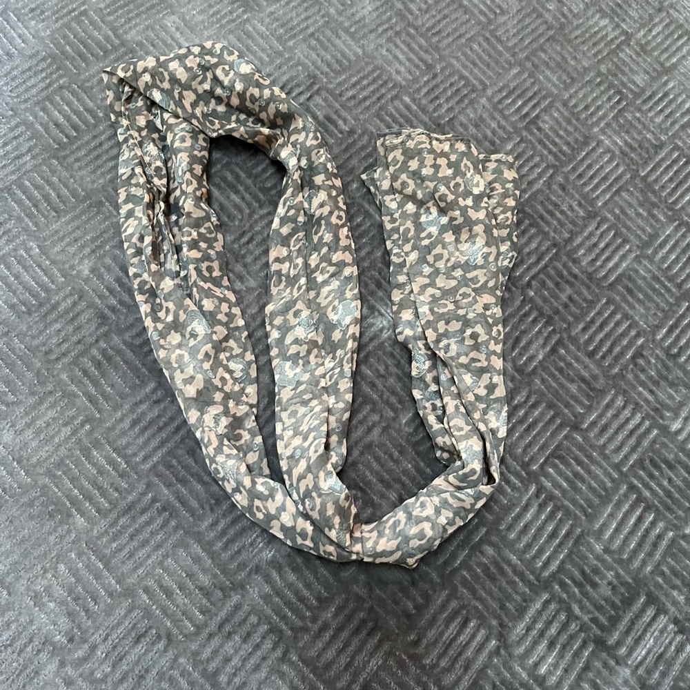 Lug Twist printed scarf